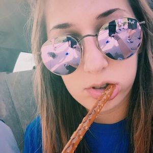 Meet your Posher, Abigail